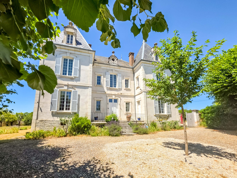 French property for sale in Flogny-la-Chapelle, Yonne - €649,999 - photo 3