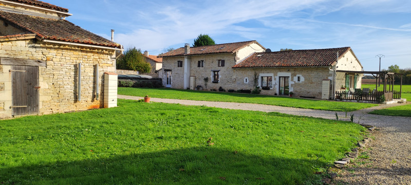 Maison à vendre à Mairé-Levescault, Deux-Sèvres - 450.500 € - photo 1
