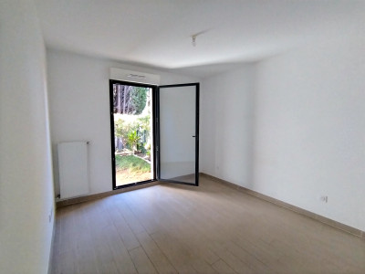 French property for sale in Toulon, Var - €261,000 - photo 8