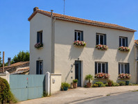 Propriété à vendre à Mortagne-sur-Gironde, Charente-Maritime - 278 199 € - photo n°1