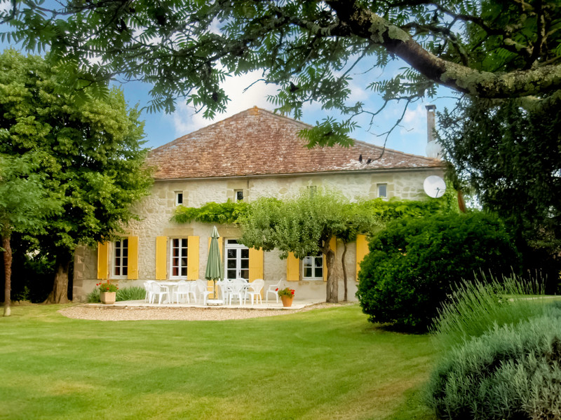 Maison à vendre à Miramont-de-Guyenne, Lot-et-Garonne - 365 000 € - photo 1