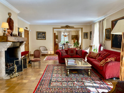 South Seine et Marne. Charming house set in the heart of 2 acres of wooded grounds.