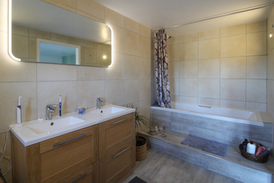French property for sale in Chabrac, Charente - €267,500 - photo 5