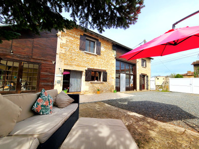 Maison à vendre à Nanteuil-en-Vallée, Charente, Poitou-Charentes, avec Leggett Immobilier