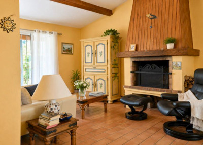 French property for sale in Saint-Raphaël, Var - €488,800 - photo 2