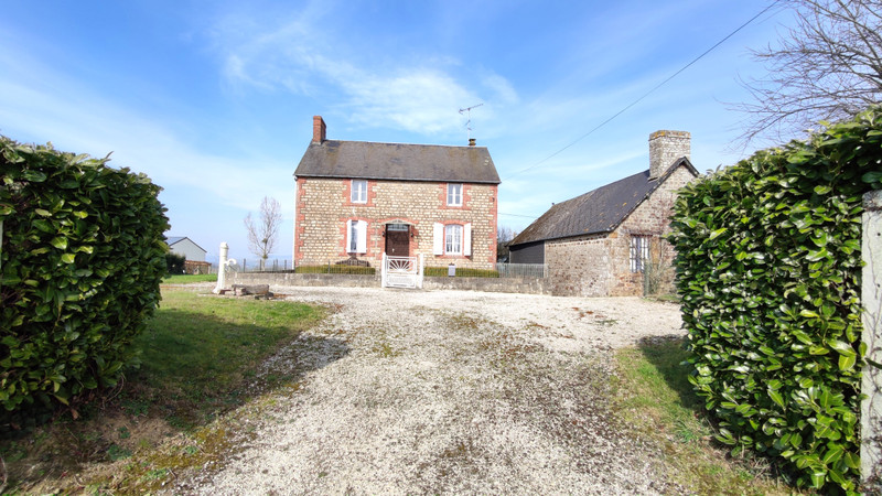 French property for sale in Le Teilleul, Manche - €132,541 - photo 1