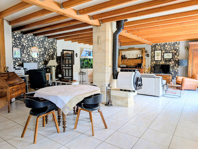 French property for sale in Abzac, Gironde - €348,000 - photo 2