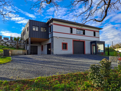 A-rated 3-bedroom home where luxury meets nature: A high-tech sanctuary with breath-taking mountain views