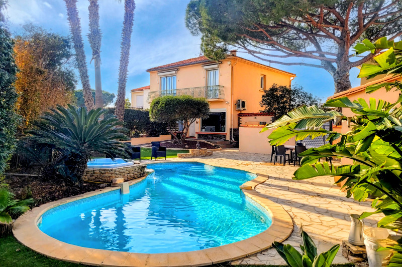 French property for sale in Canet-en-Roussillon, Pyrénées-Orientales - €599,000 - photo 0