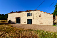 Propriété à vendre à Écuras, Charente - 337 500 € - photo n°1
