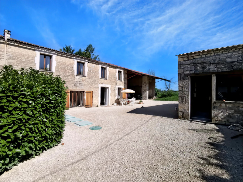 Propriété à vendre à Dampierre-sur-Boutonne, Charente-Maritime - 239 990 €