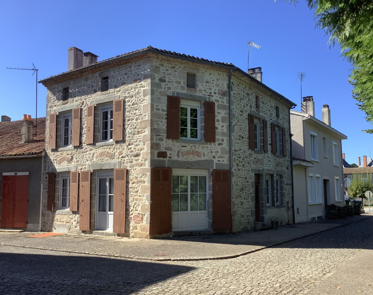 Maison à Brillac, Charente - photo 1