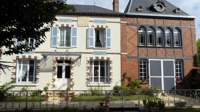 French property for sale in Saint-Julien-du-Sault, Yonne - &#8364;540,000 - photo 2