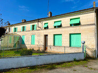 Maison à vendre à Gémozac, Charente-Maritime - 241.999 € - photo 1
