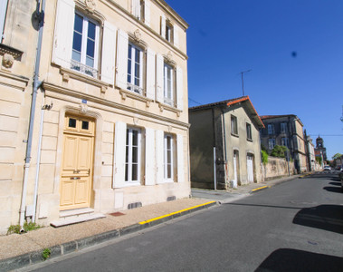 Maison à vendre à Saint-Jean-d'Angély, Charente-Maritime, Poitou-Charentes, avec Leggett Immobilier