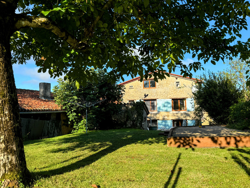 Maison à vendre à Nonac, Charente - 183.600 € - photo 1