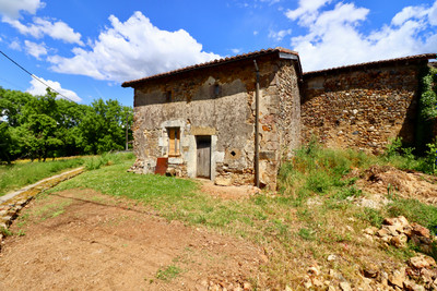 French property for sale in Écuras, Charente - €250,380 - photo 13
