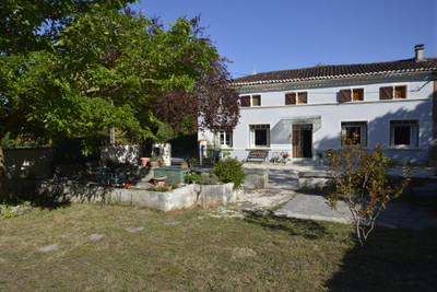 Maison à vendre à Bazauges, Charente-Maritime, Poitou-Charentes, avec Leggett Immobilier
