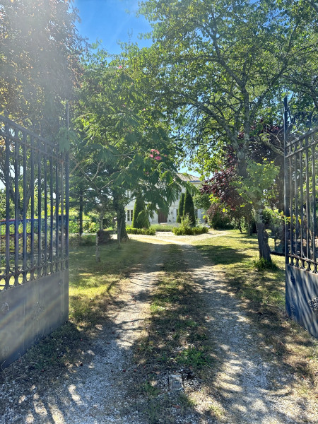 French property for sale in Saint-Germain-d'Esteuil, Gironde - €756,000 - photo 1