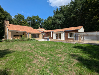 Maison à vendre à Yzernay, Maine-et-Loire, Pays de la Loire, avec Leggett Immobilier Maison à vendre à Yzernay, Maine-et-Loire, Pays de la Loire, avec Leggett Immobilier