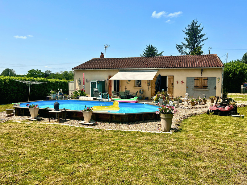 French property for sale in Eymet, Dordogne - €245,000 - photo 0