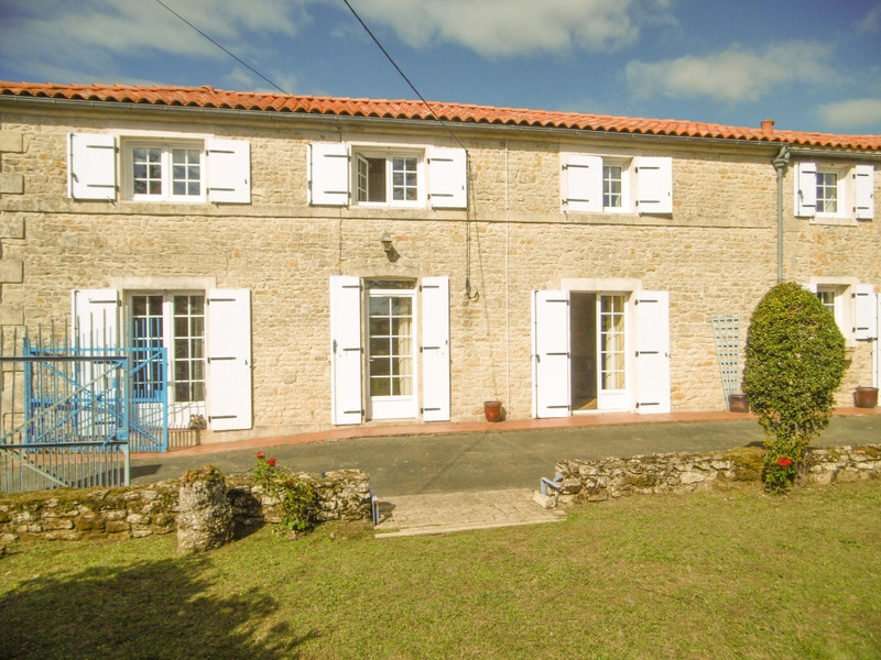 French property for sale in Saint-Hilaire-des-Loges, Vendée - &#8364;235,000 - photo 2