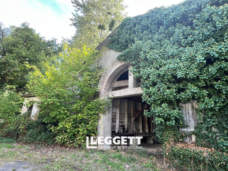 Immeuble — Lessac