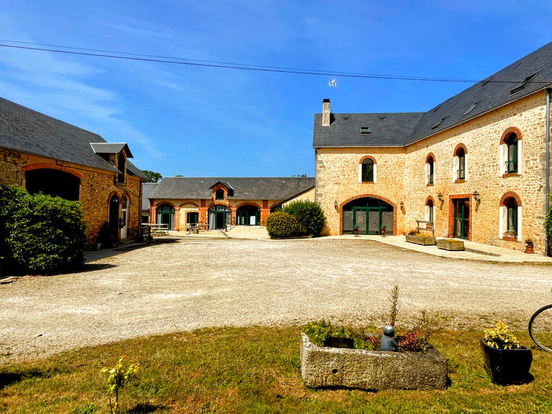 Propriété à vendre à Fresnay-sur-Sarthe, Sarthe - 1 802 000 €