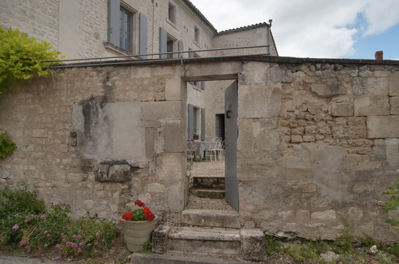 House in ChâteauneufsurCharente Charente Renovated detached