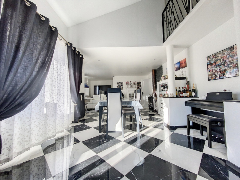 French property for sale in Chennevières-sur-Marne, Val-de-Marne - €650,000 - photo 3