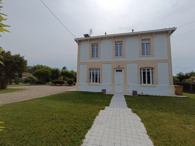 Maison à vendre à Saint-Médard-de-Guizières, Gironde, Aquitaine, avec Leggett Immobilier