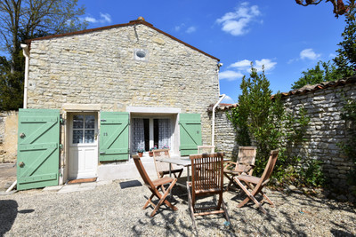 Maison à vendre à Saint-Saturnin-du-Bois, Charente-Maritime, Poitou-Charentes, avec Leggett Immobilier
