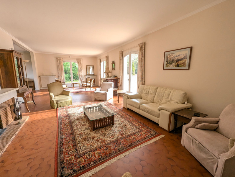 French property for sale in Angoulême, Charente - €381,500 - photo 2