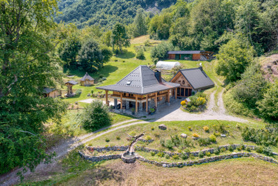 Chalet à vendre à Cléry, Savoie, Rhône-Alpes, avec Leggett Immobilier