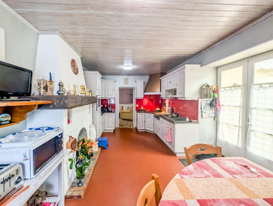French property for sale in Montendre, Charente-Maritime - €327,500 - photo 4