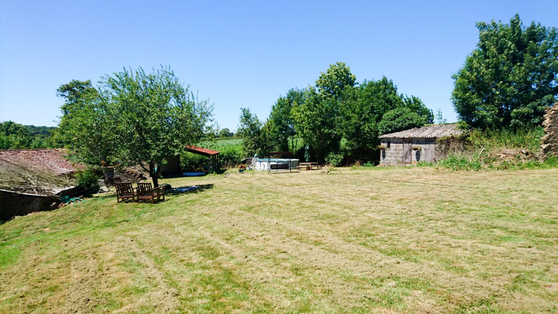 French property for sale in Saint-Martin-du-Fouilloux, Deux-Sèvres - &#8364;136,250 - photo 2
