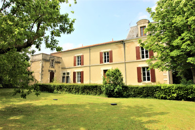 Chateau à vendre à Bessé, Charente, Poitou-Charentes, avec Leggett Immobilier