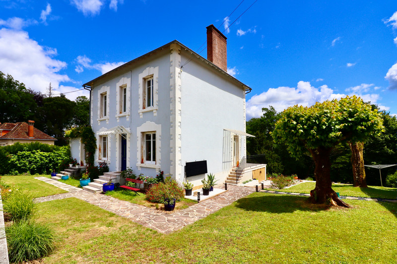 French property for sale in Piégut-Pluviers, Dordogne - €381,600 - photo 0