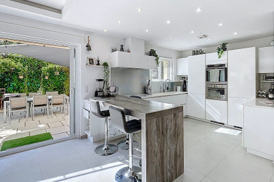 French property for sale in Valbonne, Alpes-Maritimes - €1,350,000 - photo 3