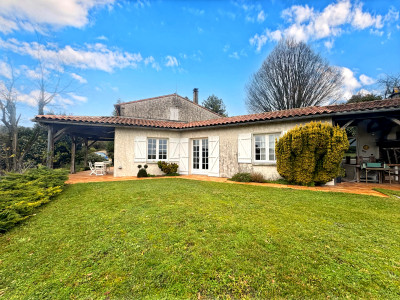 Maison à vendre à Bouteville, Charente, Poitou-Charentes, avec Leggett Immobilier