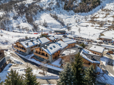 Rare to the market – a superb ski in ski out new build 5 bedroom chalet-apartment with sauna in the 3 Valleys