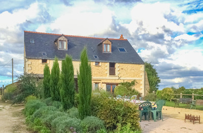 French property for sale in Noyant-Villages, Maine-et-Loire - €697,000 - photo 1
