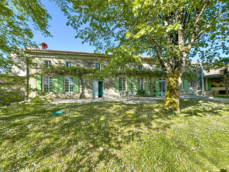 French property for sale in Bresdon, Charente-Maritime - €395,000 - photo 0