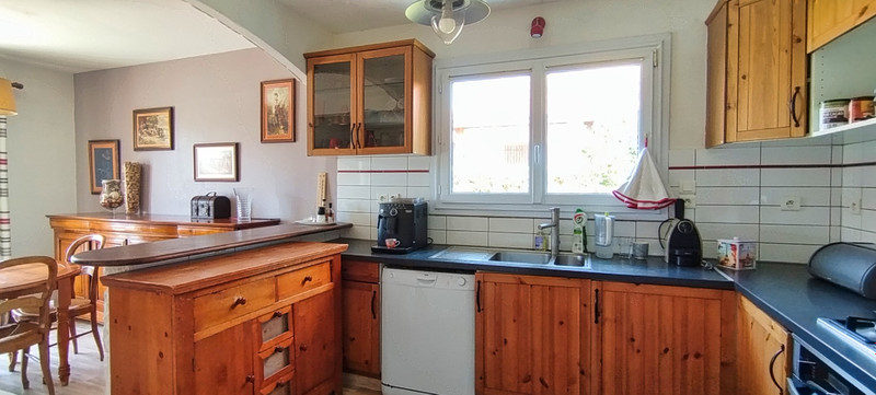 French property for sale in Gignac, Hérault - €325,000 - photo 6