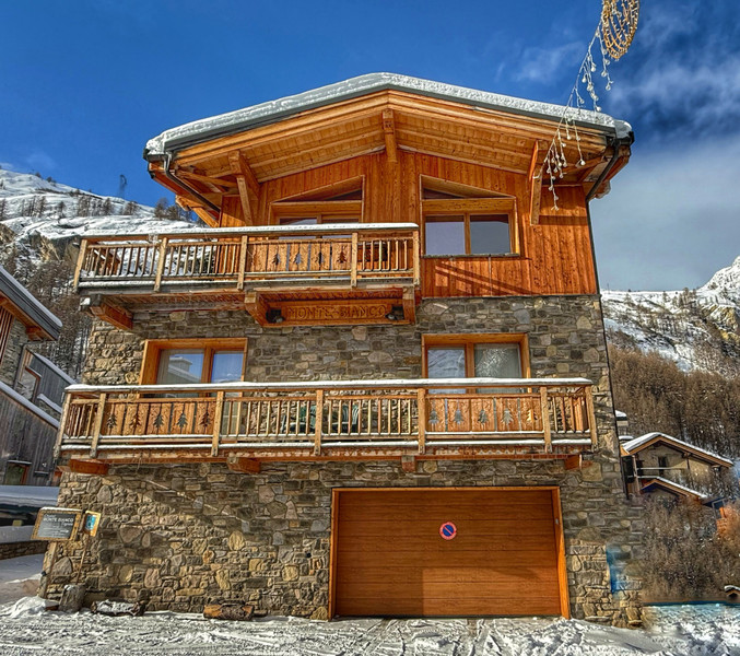 Ski property for sale in Tignes - €3,780,000 - photo 0