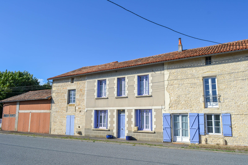 French property for sale in Les Adjots, Charente - &#8364;199,000 - photo 2