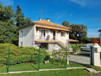 Maison à vendre à Montrollet, Charente - 199.800 € - photo 1
