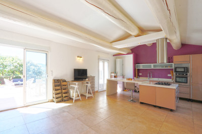 French property for sale in Villars, Vaucluse - €450,000 - photo 2