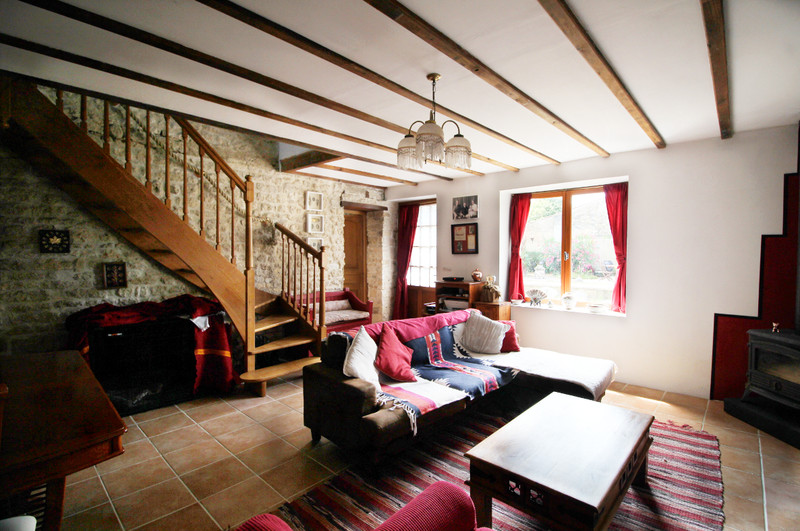French property for sale in Néré, Charente-Maritime - €194,400 - photo 4