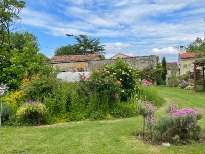 French property for sale in Poursac, Charente - €324,995 - photo 7